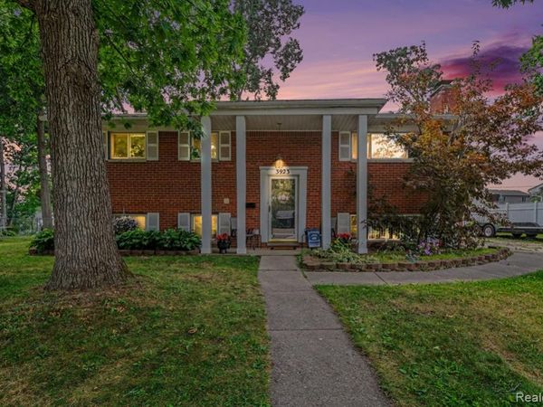 3923 Percy King Road, Waterford Twp, MI 48329