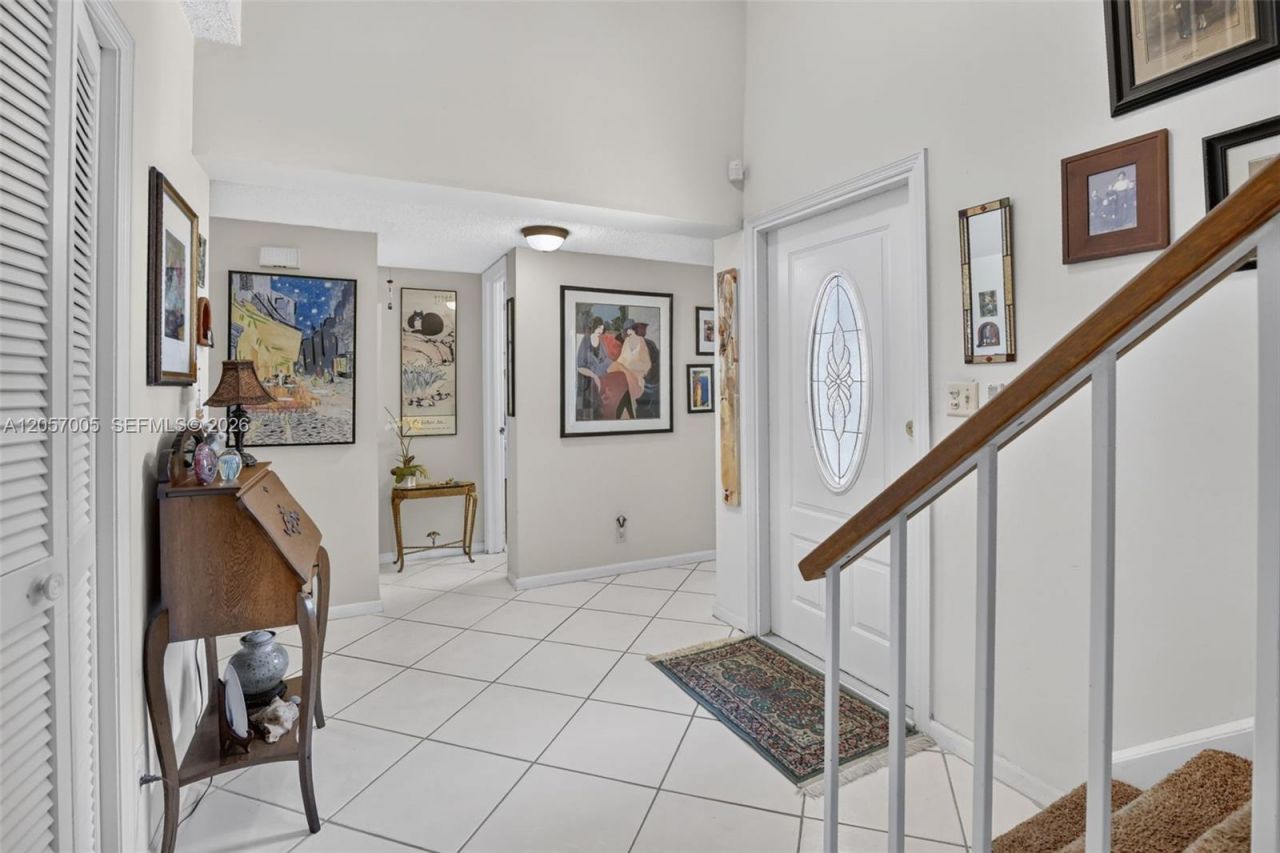 9050 Jacaranda Ln , Unit 3, Plantation, FL 33324 Photo