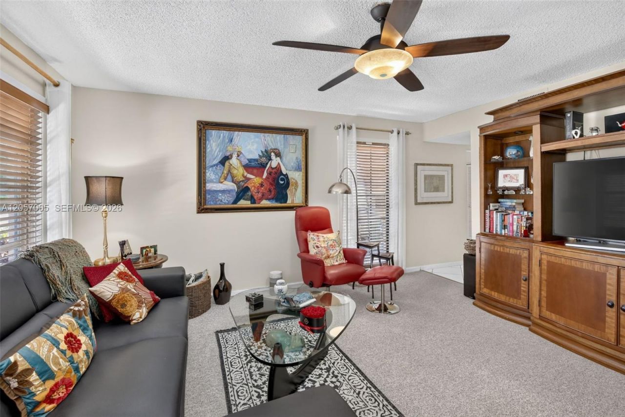 9050 Jacaranda Ln , Unit 3, Plantation, FL 33324 Photo