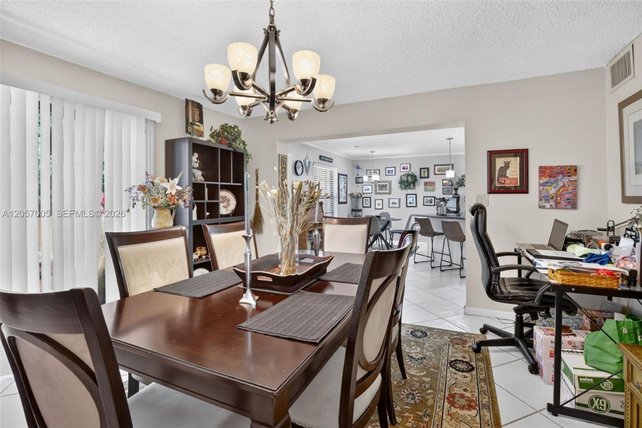 9050 Jacaranda Ln , Unit 3, Plantation, FL 33324 Photo