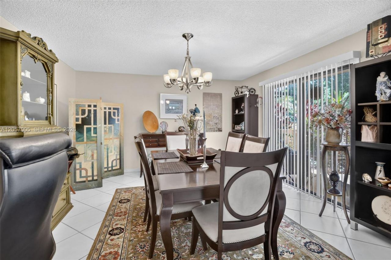 9050 Jacaranda Ln , Unit 3, Plantation, FL 33324 Photo