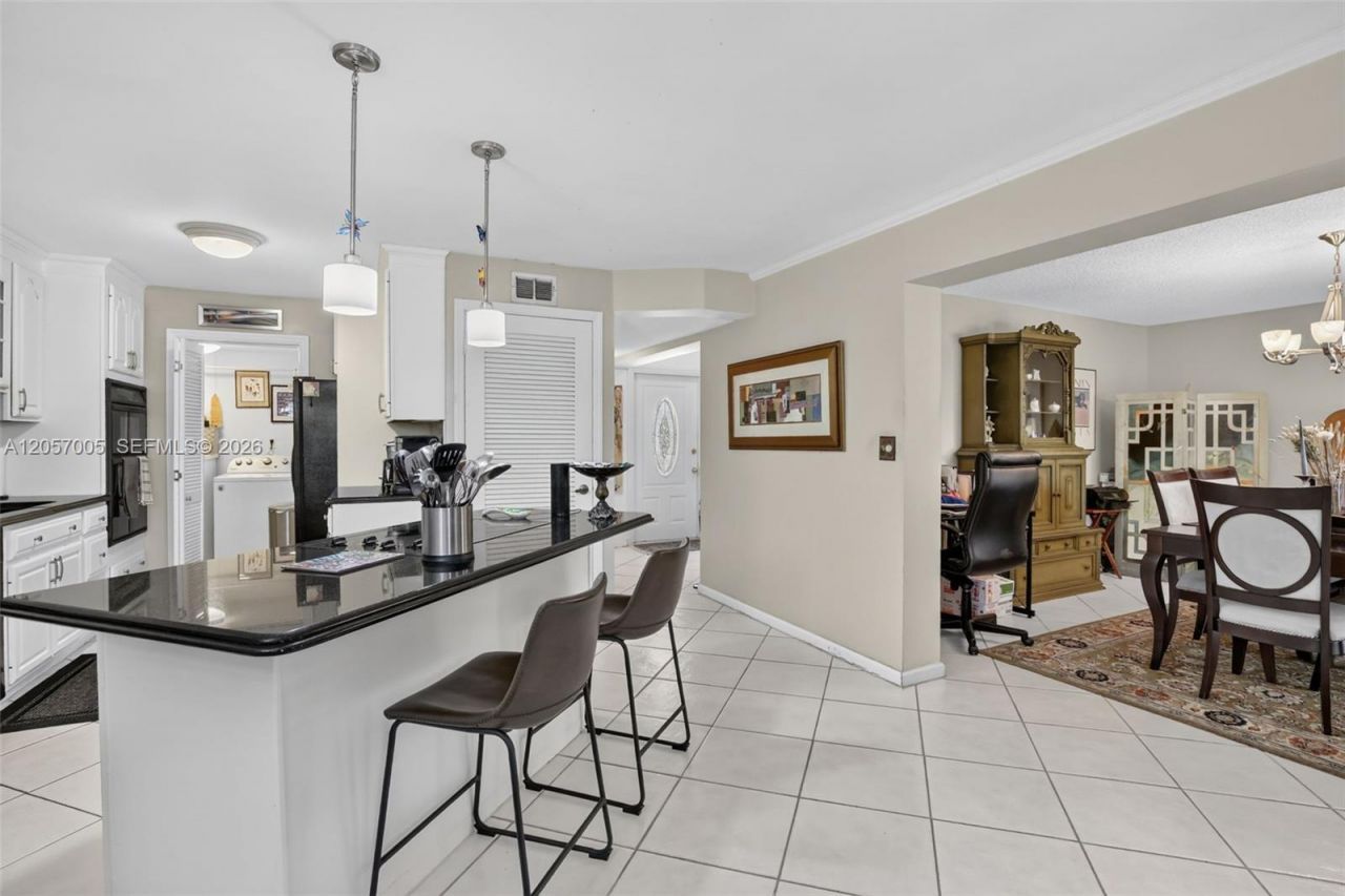9050 Jacaranda Ln , Unit 3, Plantation, FL 33324 Photo