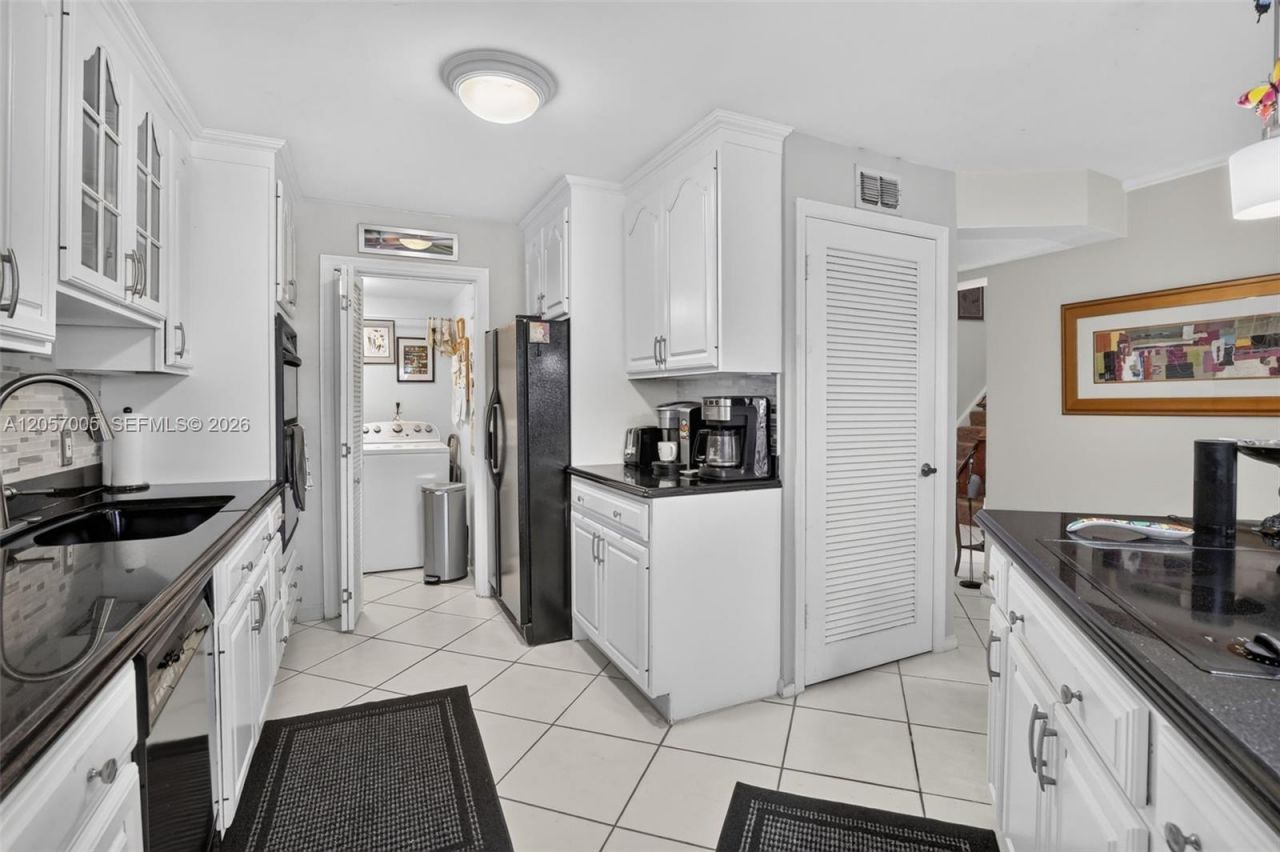 9050 Jacaranda Ln , Unit 3, Plantation, FL 33324 Photo