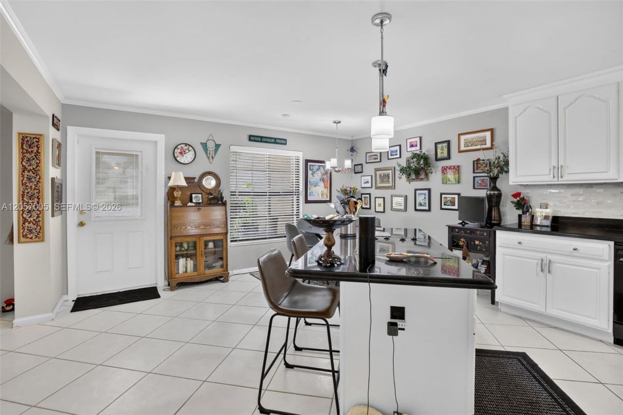 9050 Jacaranda Ln , Unit 3, Plantation, FL 33324 Photo