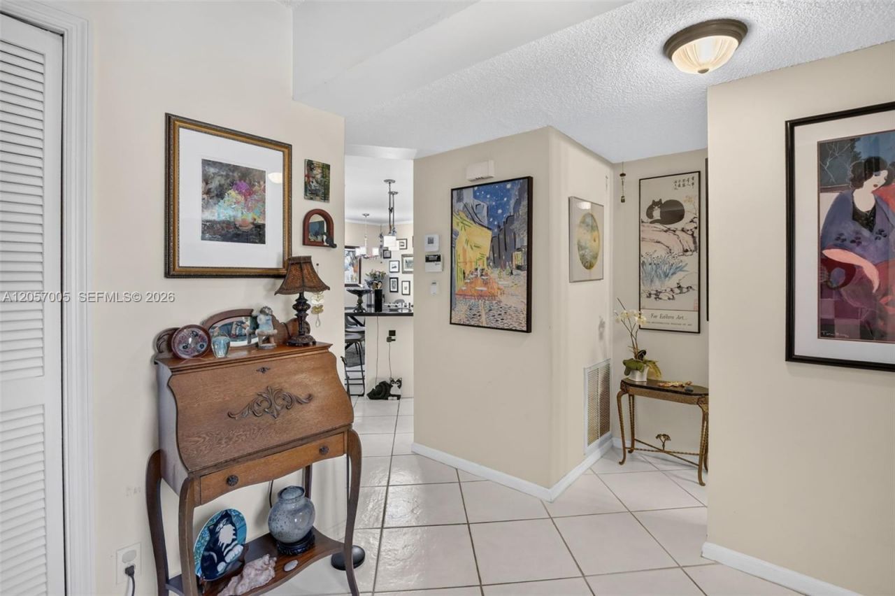 9050 Jacaranda Ln , Unit 3, Plantation, FL 33324 Photo