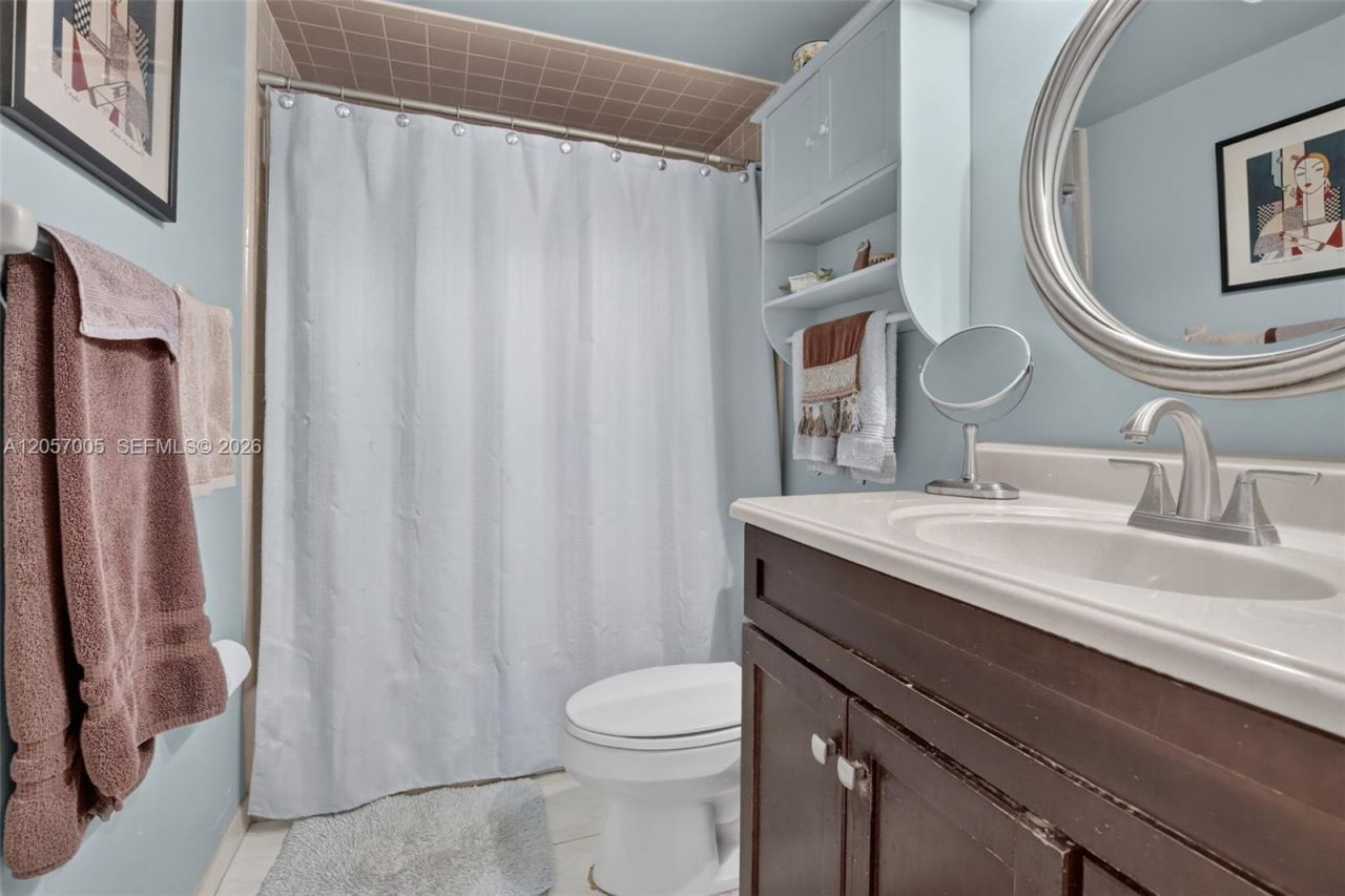 9050 Jacaranda Ln , Unit 3, Plantation, FL 33324 Photo