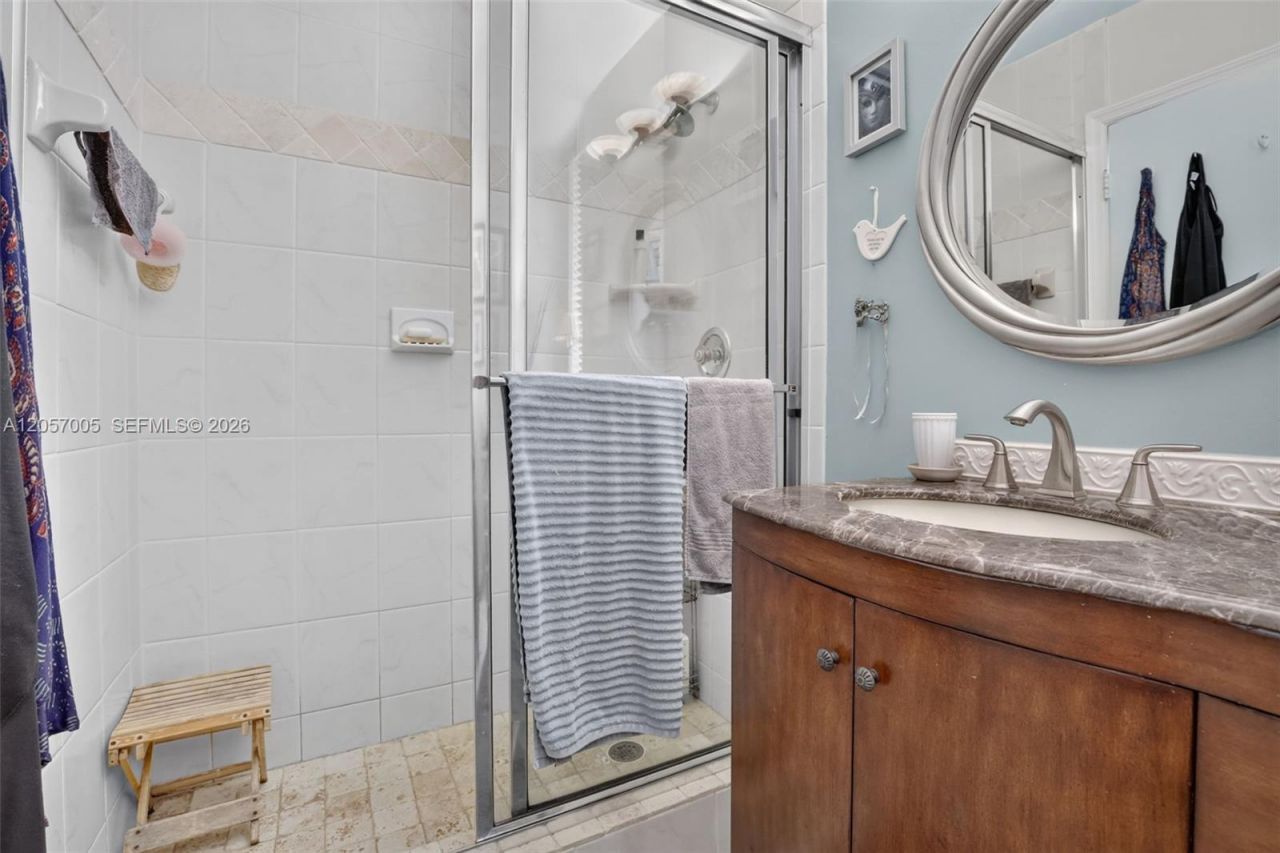 9050 Jacaranda Ln , Unit 3, Plantation, FL 33324 Photo