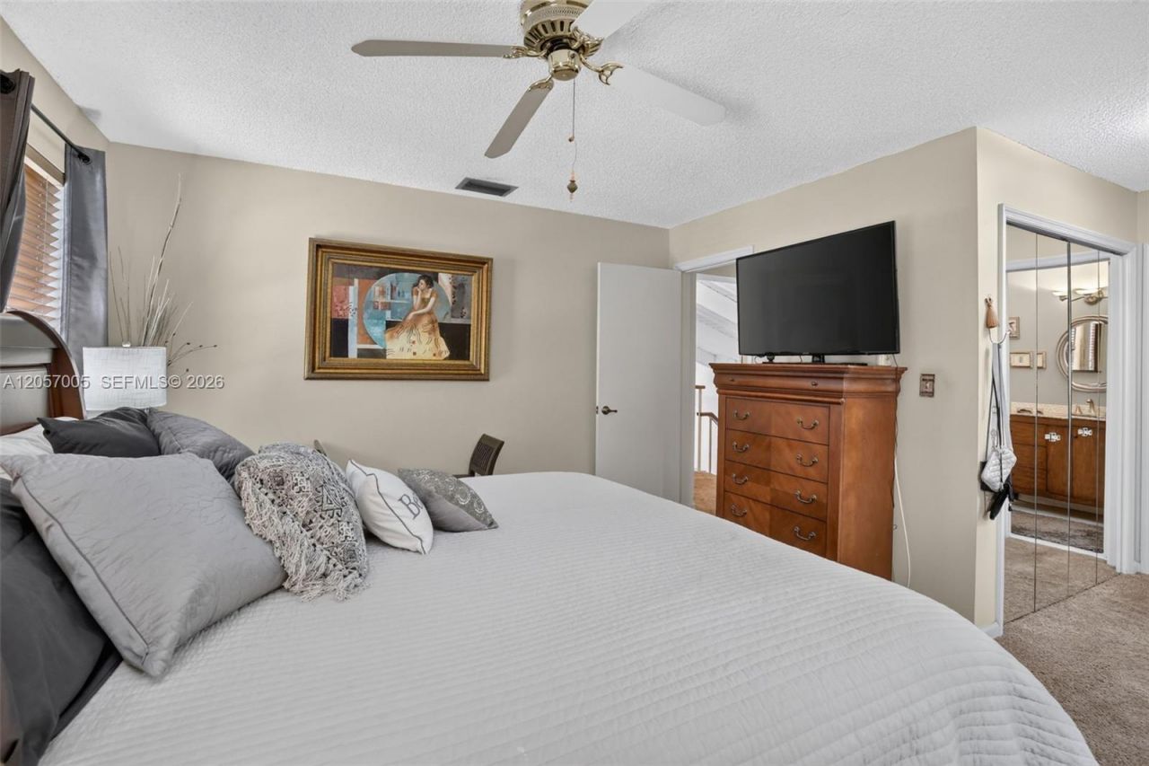 9050 Jacaranda Ln , Unit 3, Plantation, FL 33324 Photo
