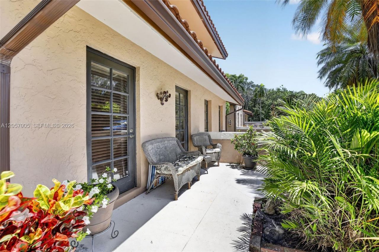 9050 Jacaranda Ln , Unit 3, Plantation, FL 33324 Photo