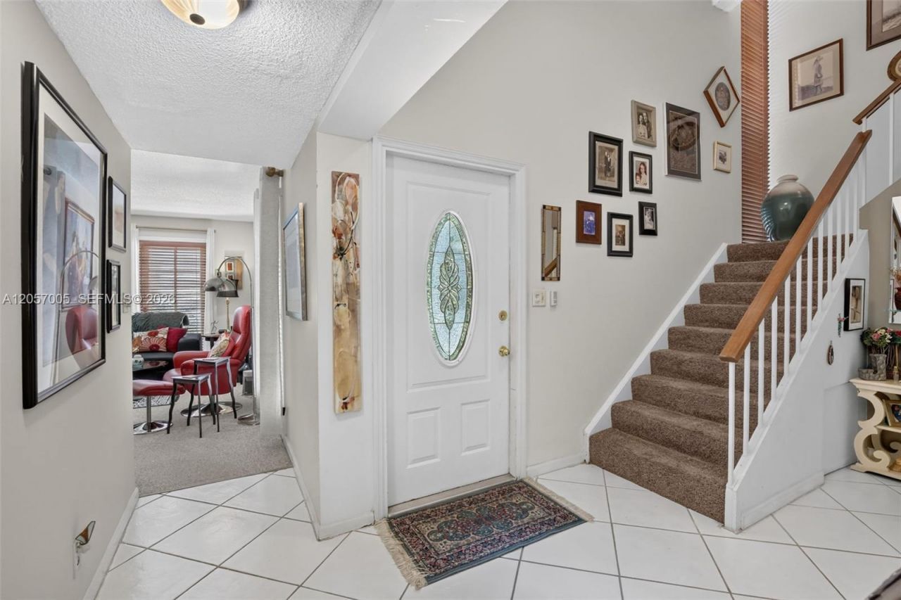 9050 Jacaranda Ln , Unit 3, Plantation, FL 33324 Photo