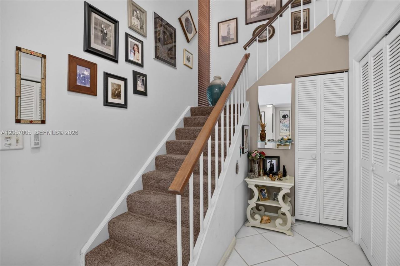 9050 Jacaranda Ln , Unit 3, Plantation, FL 33324 Photo