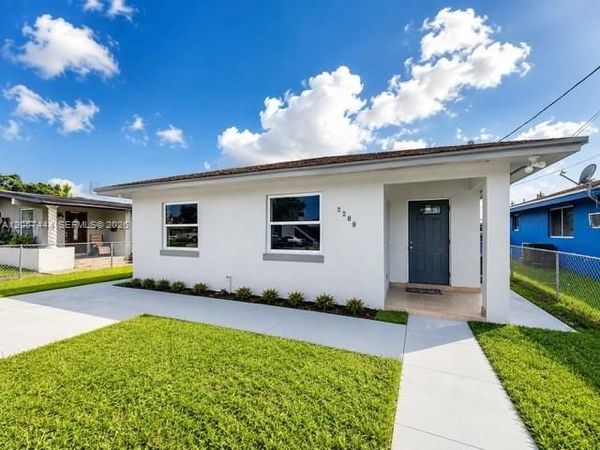 2288 W 4th Ct , Hialeah, FL 33010