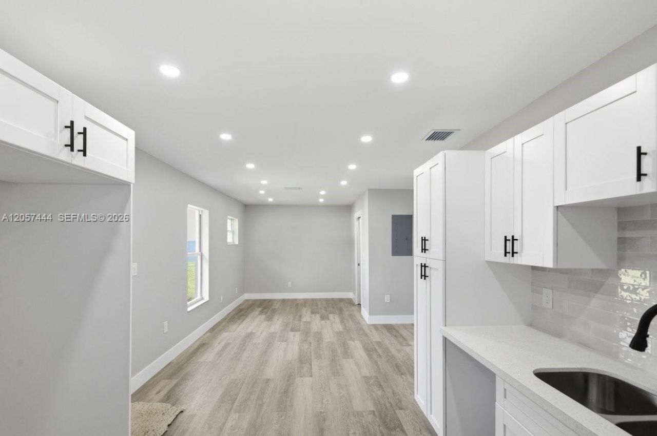 2288 W 4th Ct, Hialeah, FL 33010 Photo
