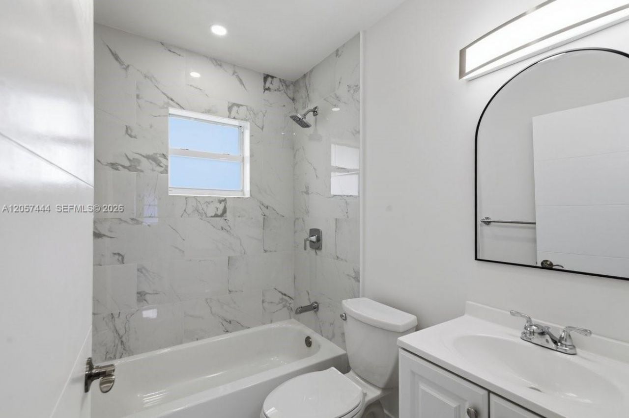 2288 W 4th Ct, Hialeah, FL 33010 Photo