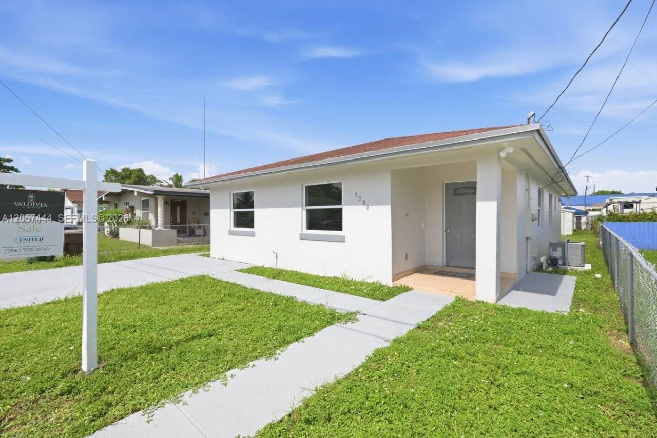2288 W 4th Ct, Hialeah, FL 33010 Photo