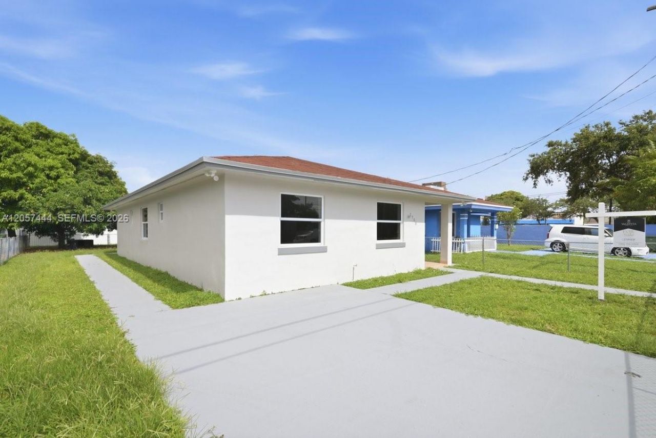 2288 W 4th Ct, Hialeah, FL 33010 Photo
