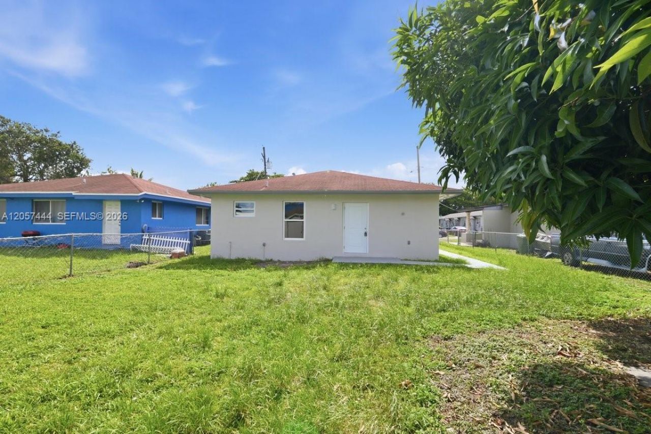 2288 W 4th Ct, Hialeah, FL 33010 Photo