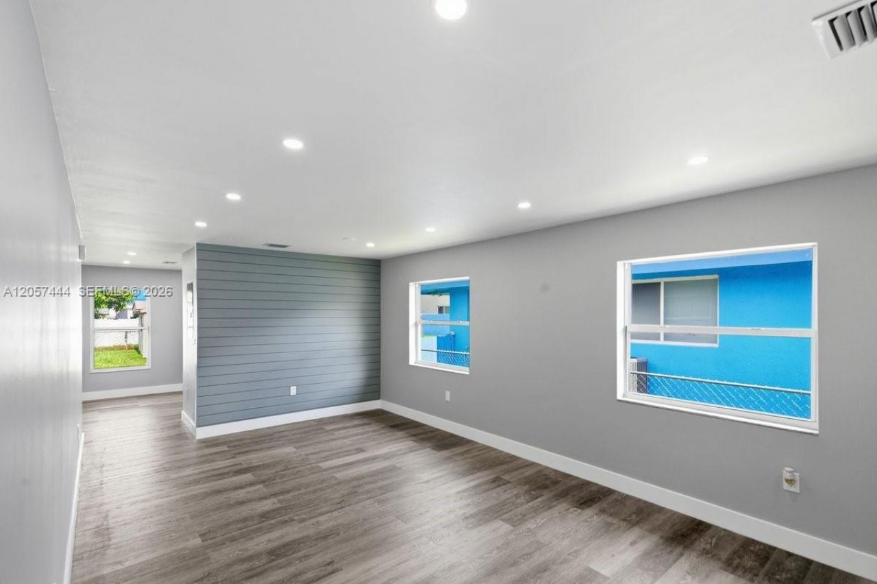 2288 W 4th Ct, Hialeah, FL 33010 Photo