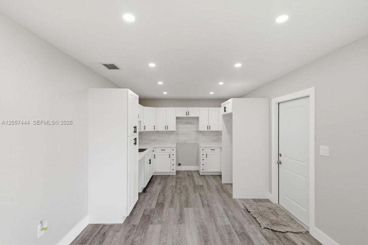 2288 W 4th Ct, Hialeah, FL 33010 Photo