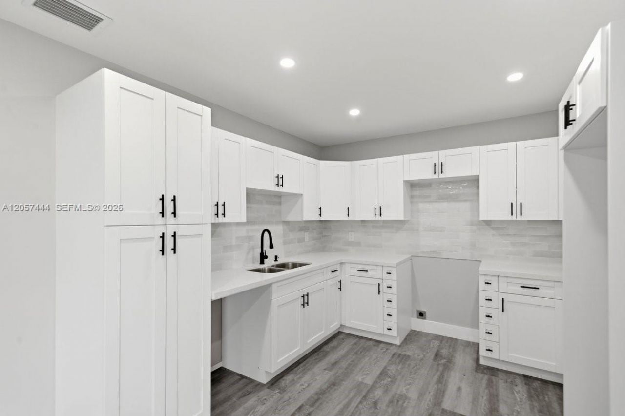 2288 W 4th Ct, Hialeah, FL 33010 Photo