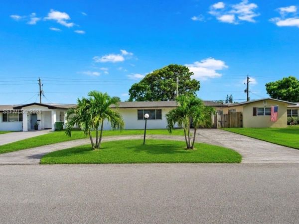 8720 NW 11th St , Pembroke Pines, FL 33024
