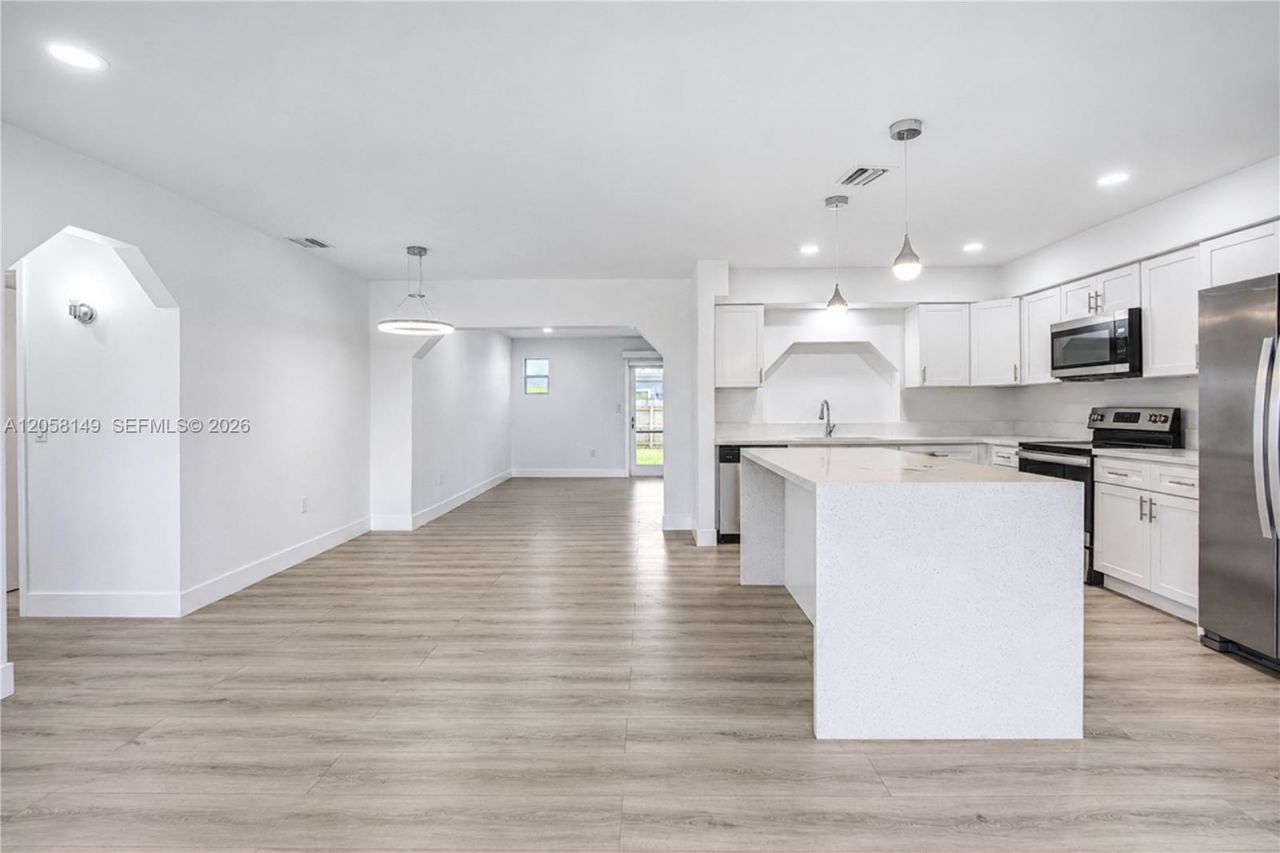 8720 NW 11th St, Pembroke Pines, FL 33024 Photo