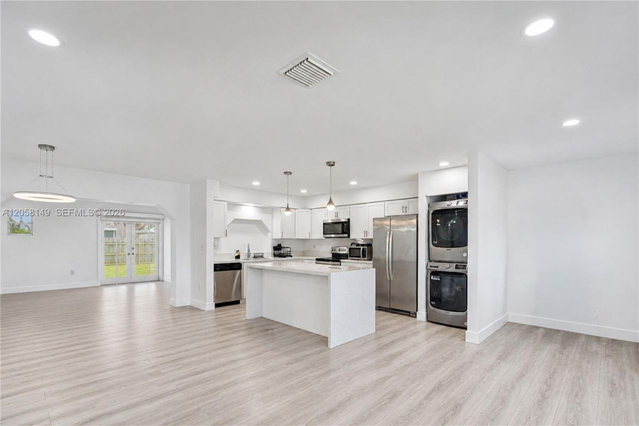 8720 NW 11th St, Pembroke Pines, FL 33024 Photo