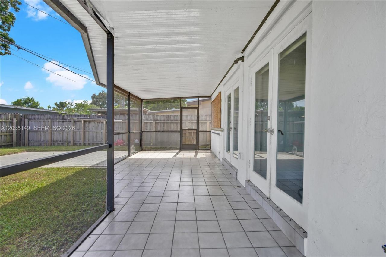 8720 NW 11th St, Pembroke Pines, FL 33024 Photo