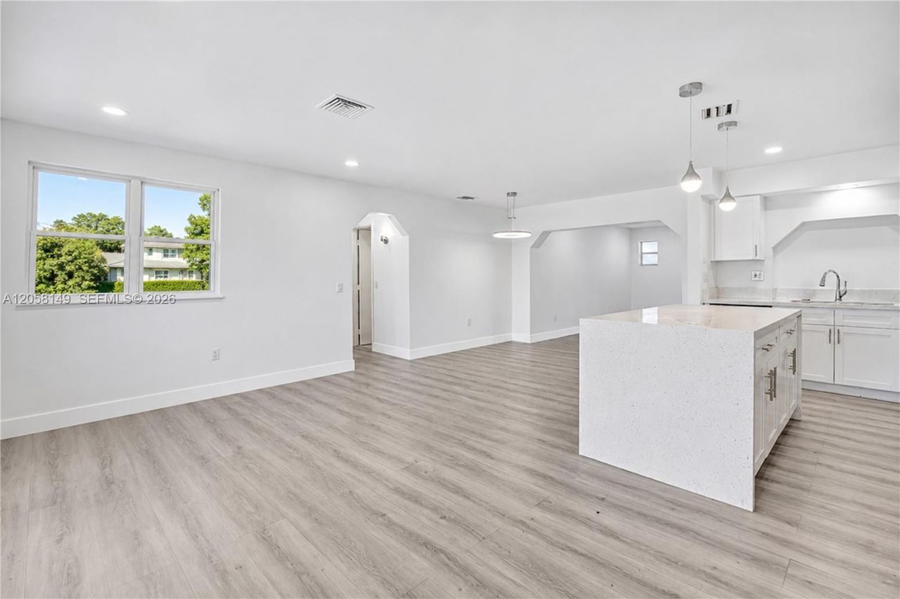 8720 NW 11th St, Pembroke Pines, FL 33024 Photo