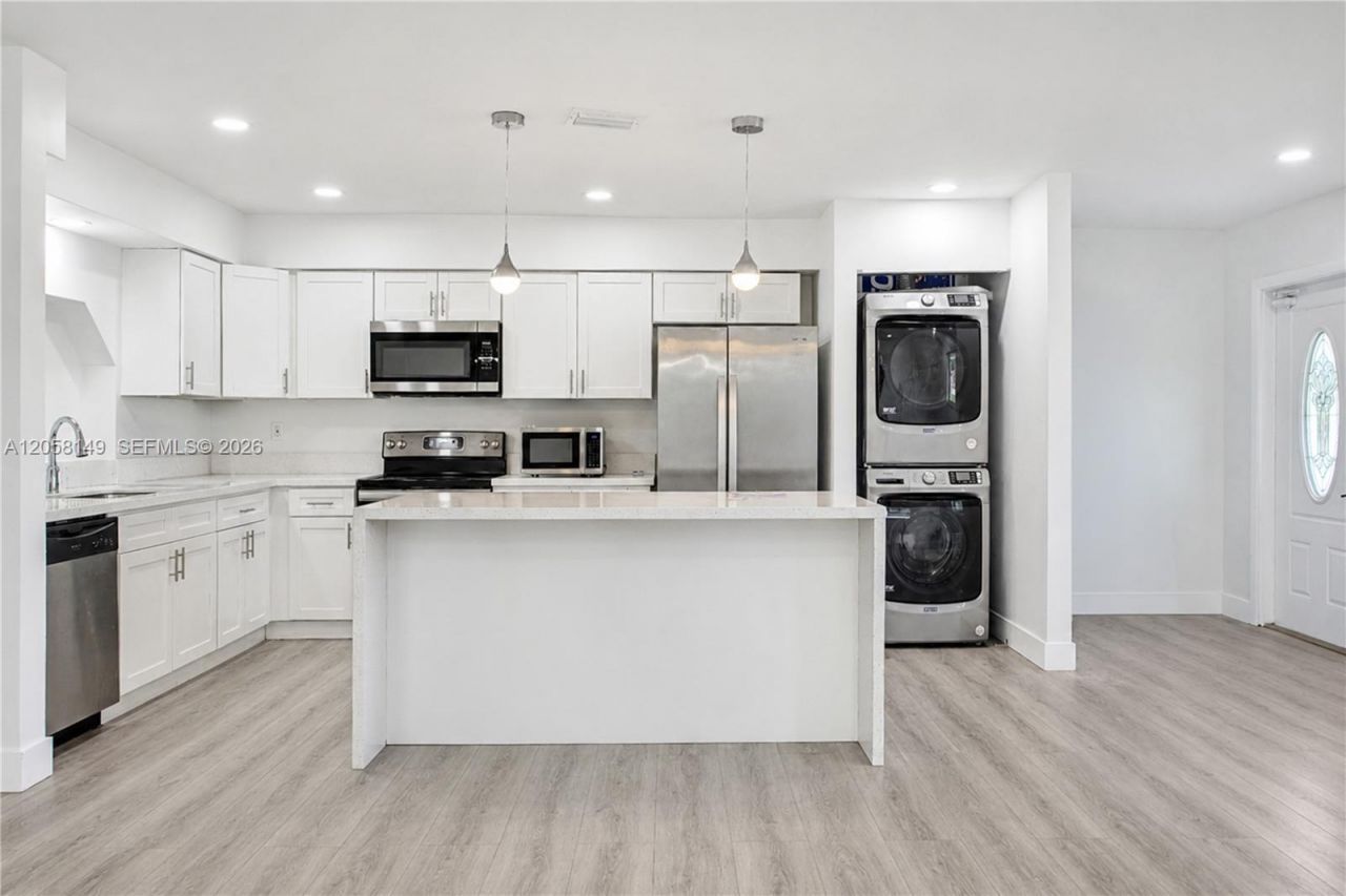 8720 NW 11th St, Pembroke Pines, FL 33024 Photo