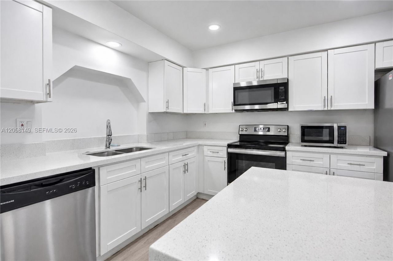 8720 NW 11th St, Pembroke Pines, FL 33024 Photo
