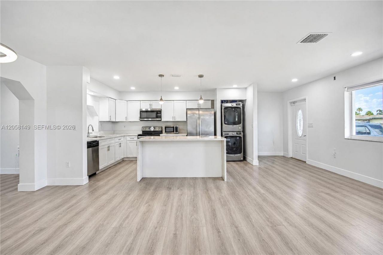 8720 NW 11th St, Pembroke Pines, FL 33024 Photo