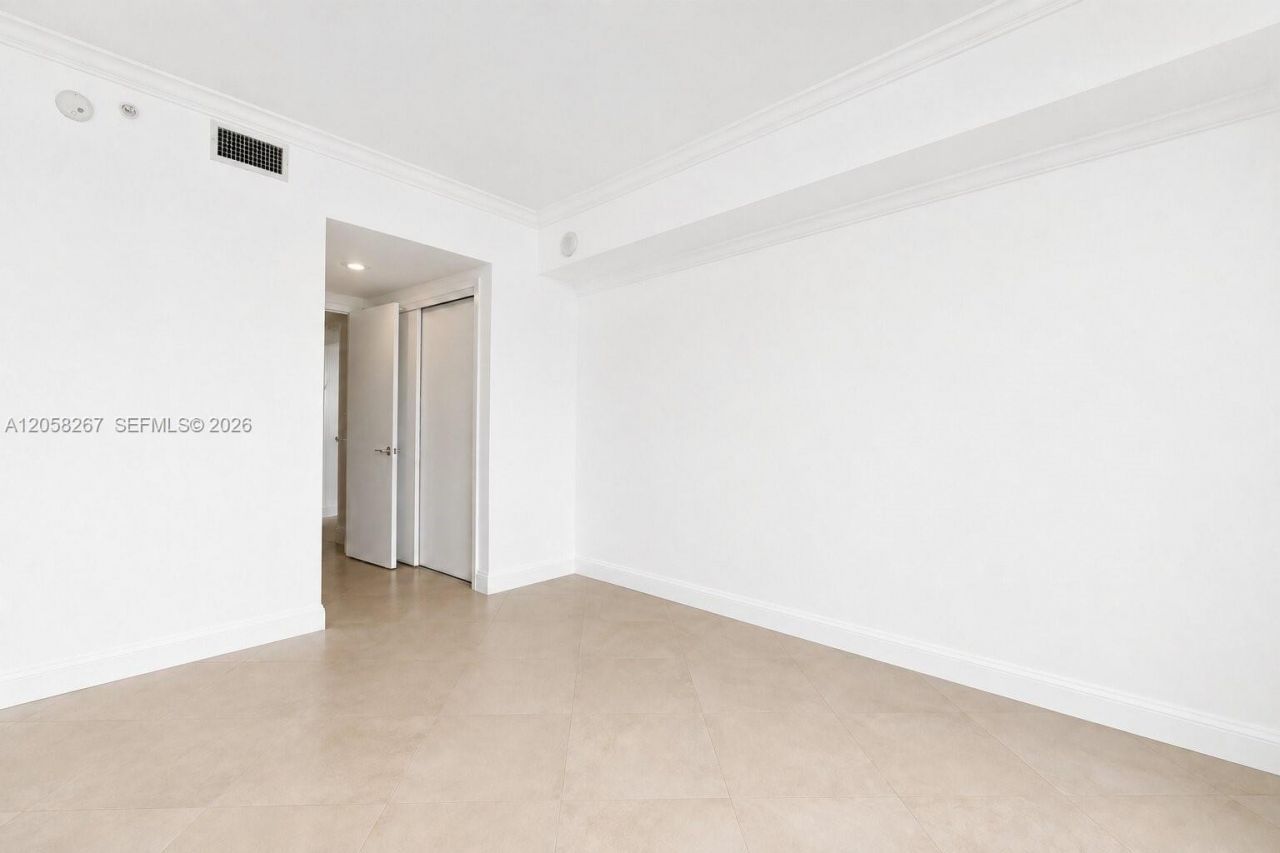 218 SE 14th St, Unit 1203, Miami, FL 33131 Photo