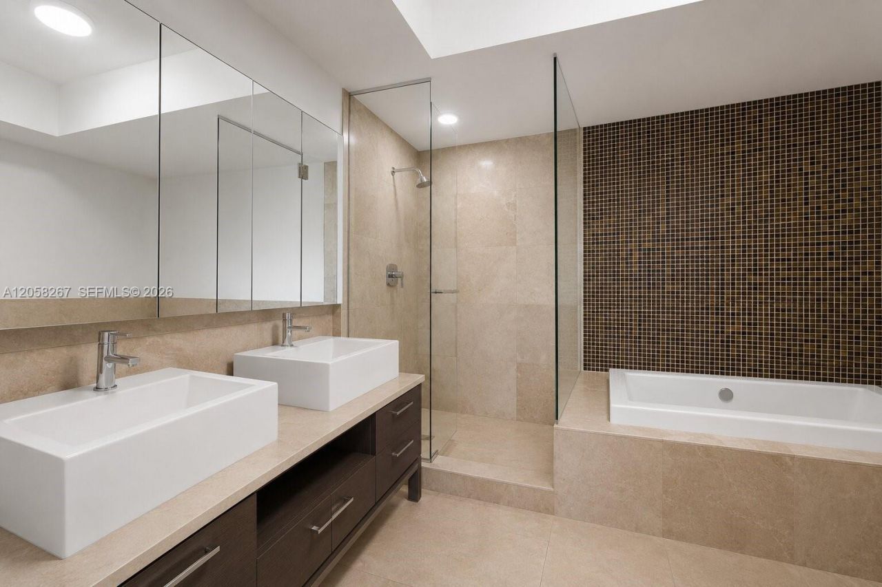 218 SE 14th St, Unit 1203, Miami, FL 33131 Photo