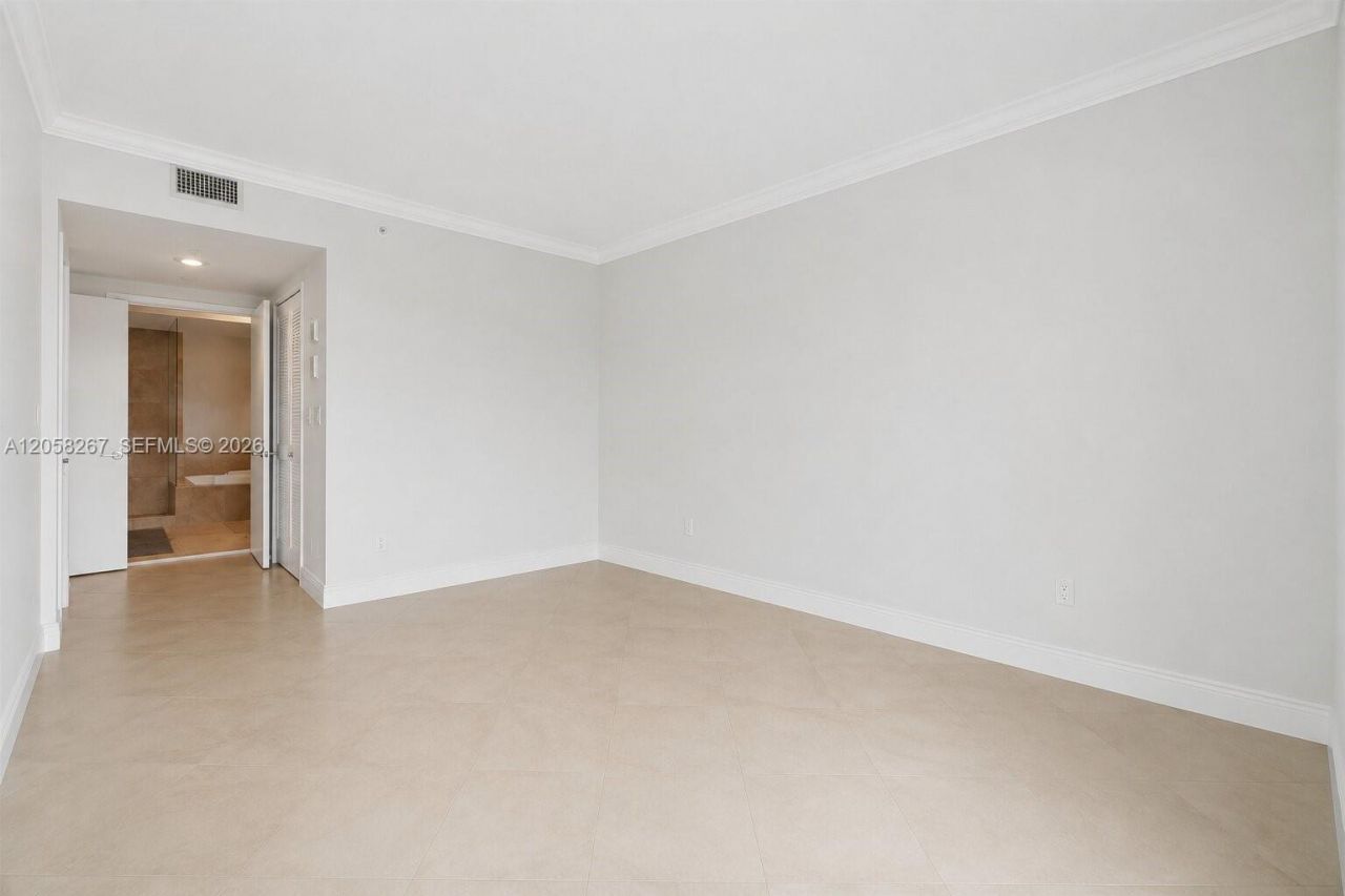 218 SE 14th St, Unit 1203, Miami, FL 33131 Photo