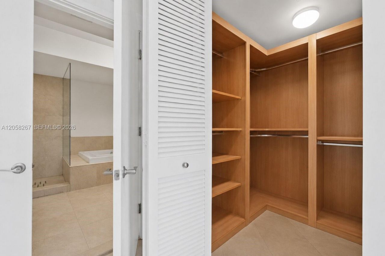 218 SE 14th St, Unit 1203, Miami, FL 33131 Photo