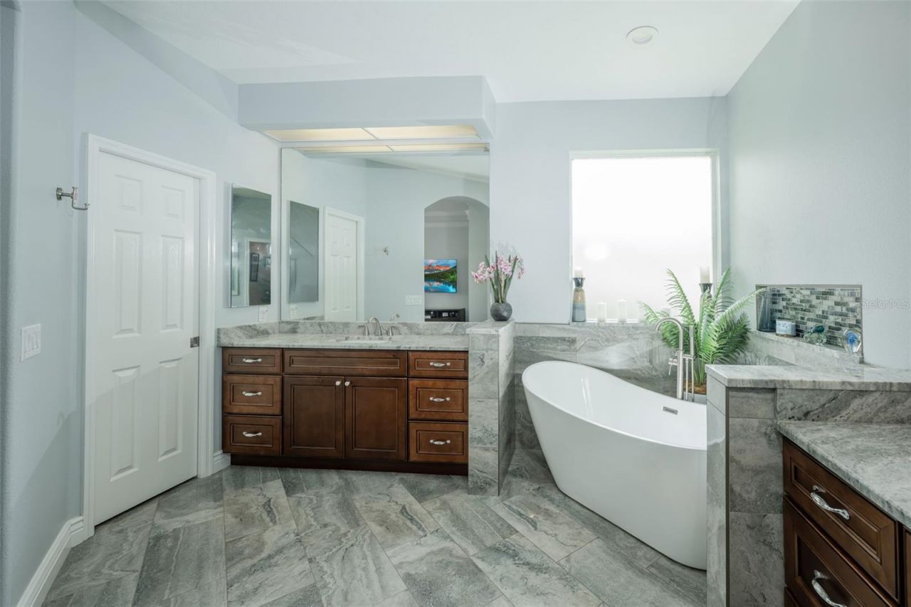 5429 Burnt Hickory Drive, Valrico, FL 33596 Photo