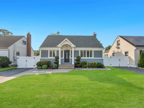 5 Sunset Avenue , Farmingdale, NY 11735