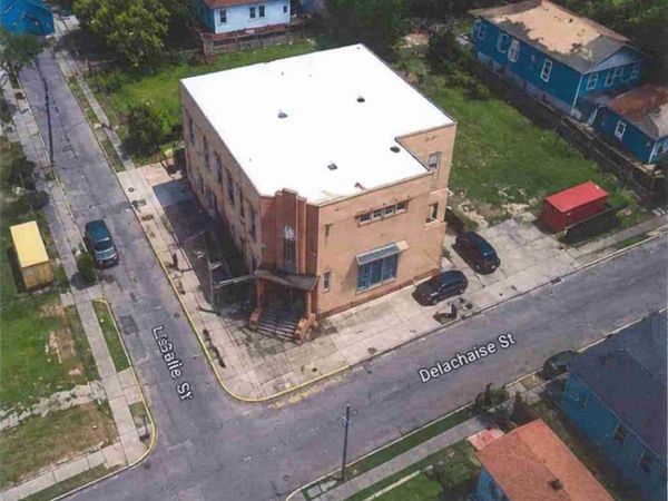 2400 DELACHAISE Street, New Orleans, LA 70115