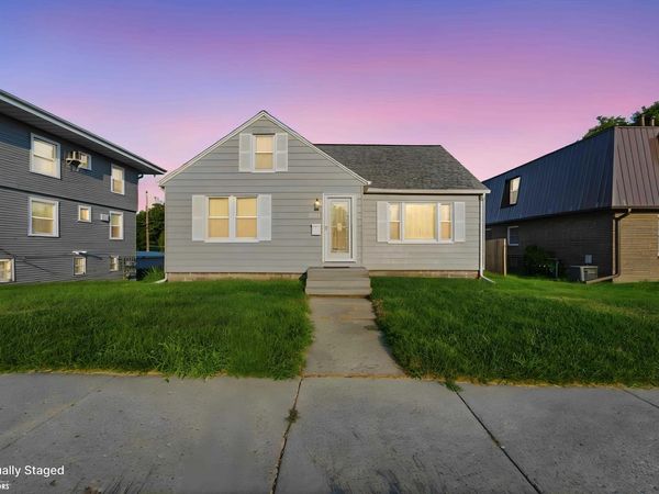 810 6th Street, Nevada, IA 50201