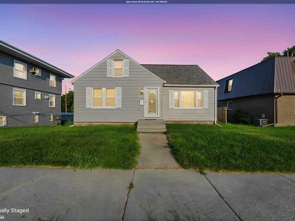 810 6th Street, Nevada, IA 50201