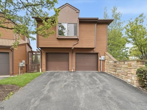 2 Powderhorn Dr, Rockaway, NJ 07866