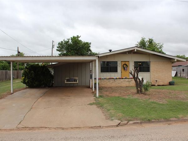810 W Eden Street, Munday, TX 76371