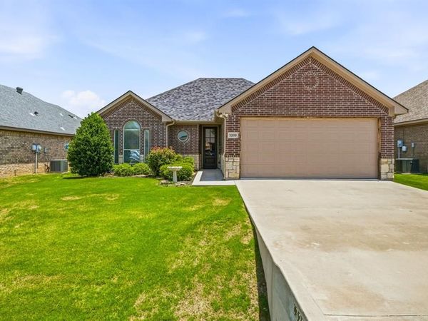 3209 Main Street, Granbury, TX 76049