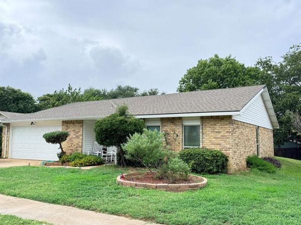 6703 Forestview Drive, Arlington, TX 76016