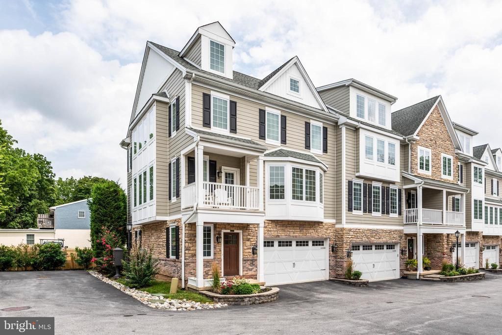 7 GREY COURT , BERWYN, PA 19312
