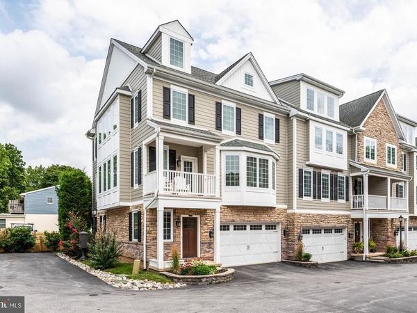 7 GREY COURT , BERWYN, PA 19312