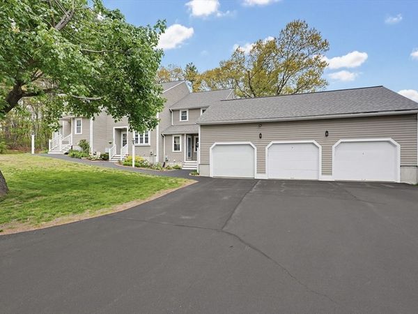 206 Laurelwood Dr, Unit 206, Hopedale, MA 01747
