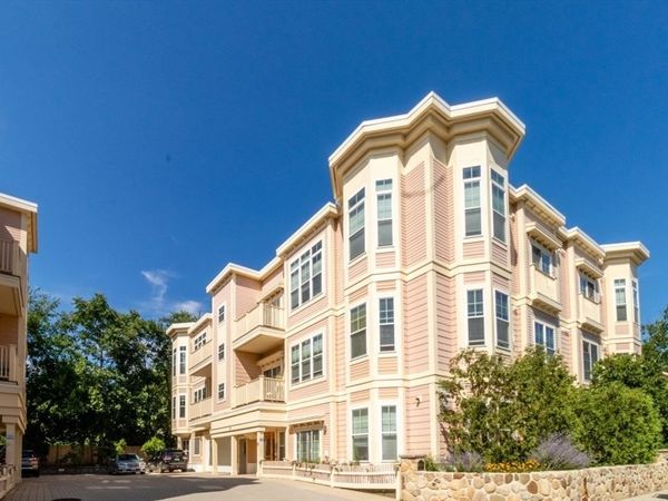 69 Bolton Street, Unit 101, Cambridge, MA 02140