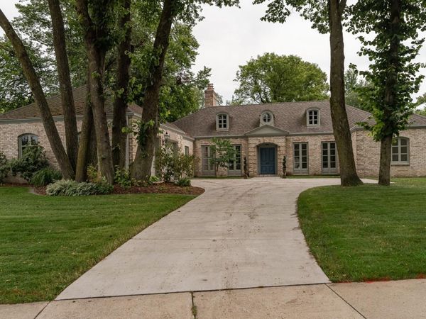 910 Folwell Drive SW, Rochester, MN 55902